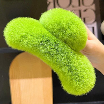 Luxurious Plush Faux Fur Rabbit Hair Claw Clip: Fashionable Hair Accessory for Modern Women