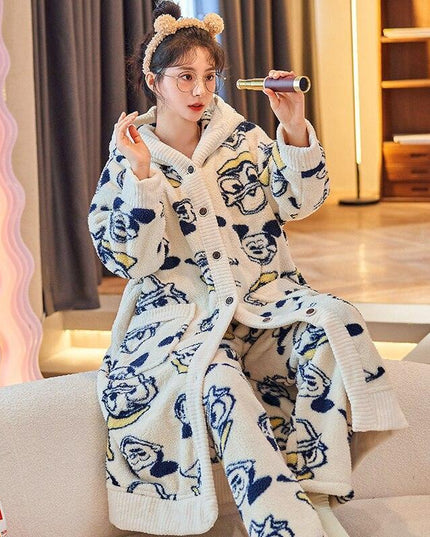 Cozy Elegance: Plush Coral Velvet Women's Bathrobe for Winter Relaxation