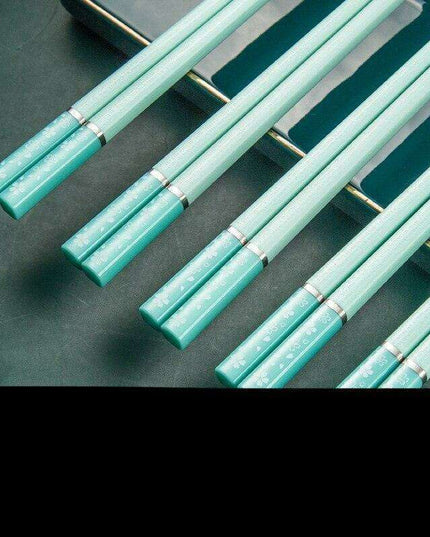 Sleek Premium Japanese Chopsticks: For an Exquisite Dining Experience with Heat-Resistant Design