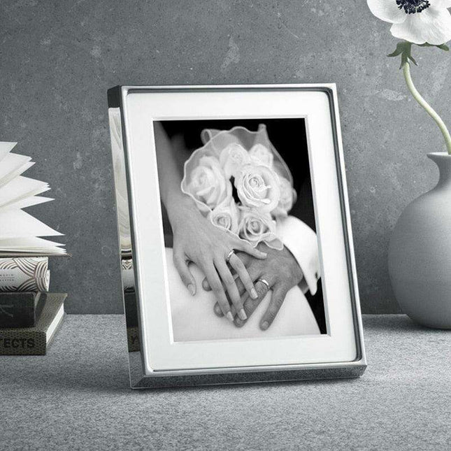 Chic Nordic Magnetic Photo Frame Set with Stylish Stand for Elegant Displays