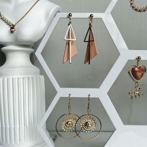 Honeycomb Wooden Earring Display Stand for Organizing and Showcasing Jewelry Pieces