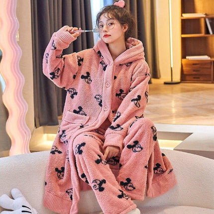 Cozy Elegance: Plush Coral Velvet Women's Bathrobe for Winter Relaxation