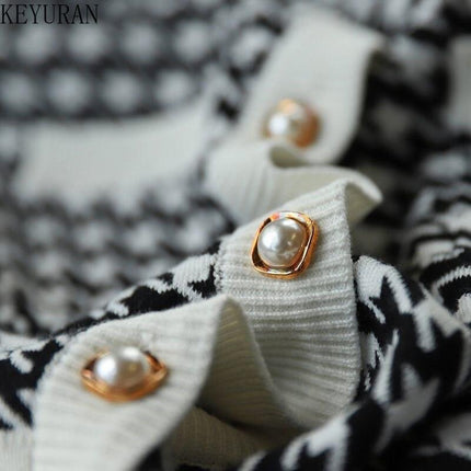 Vintage Charm Houndstooth Knit Crop Sweater for Autumn Fashion