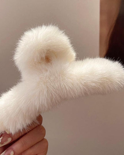 Luxurious Plush Faux Fur Rabbit Hair Claw Clip: Fashionable Hair Accessory for Modern Women