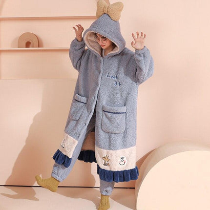 Cozy Elegance: Plush Coral Velvet Women's Bathrobe for Winter Relaxation