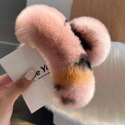 Luxurious Plush Faux Fur Rabbit Hair Claw Clip: Fashionable Hair Accessory for Modern Women