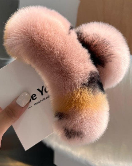 Luxurious Plush Faux Fur Rabbit Hair Claw Clip: Fashionable Hair Accessory for Modern Women