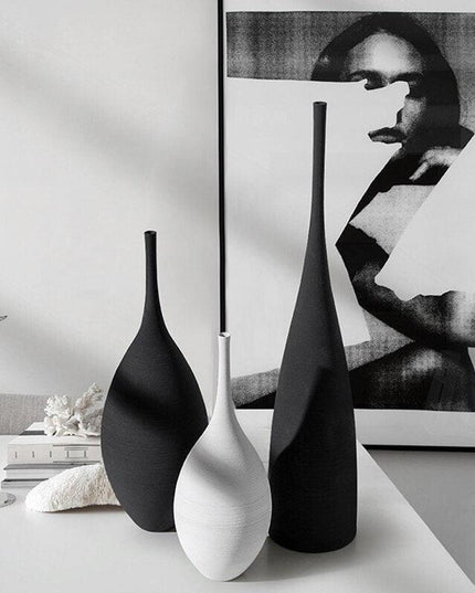 Elegant Artisan: Distinctive Black and White Handmade Ceramic Vase