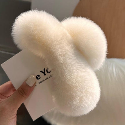 Luxurious Plush Faux Fur Rabbit Hair Claw Clip: Fashionable Hair Accessory for Modern Women