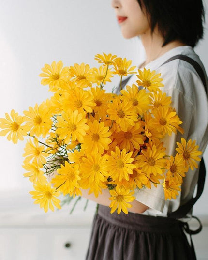 Radiant Daisy Dream - Exquisite Floral Elegance