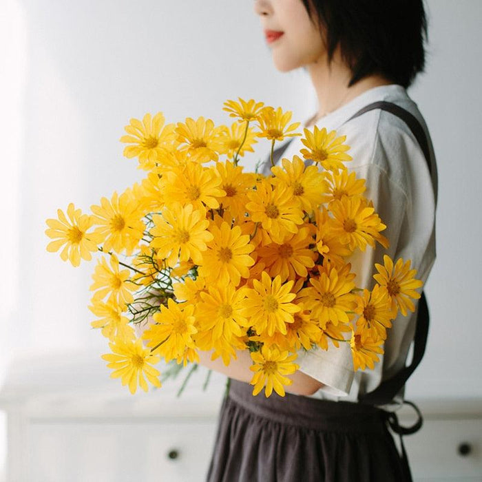 Dazzling Daisy Dream Bouquet - Realistic Floral Splendor