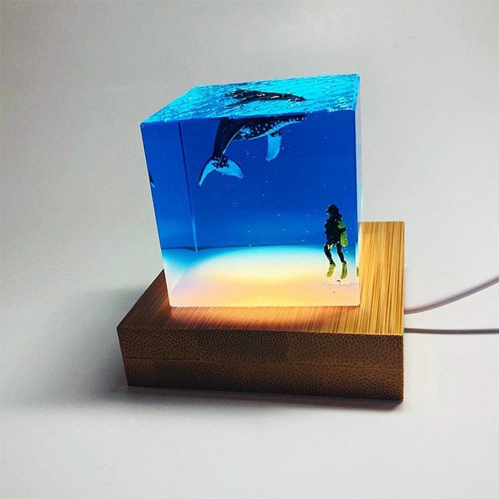 Resin Marine Animal Ornament - Illuminated Shark Diver Ocean Whale Decor Desktop Lamp with USB LED Night Light