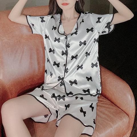 Sleek Leopard Pattern Cozy Lounge Ensemble: Stylish Comfort for Today’s Woman