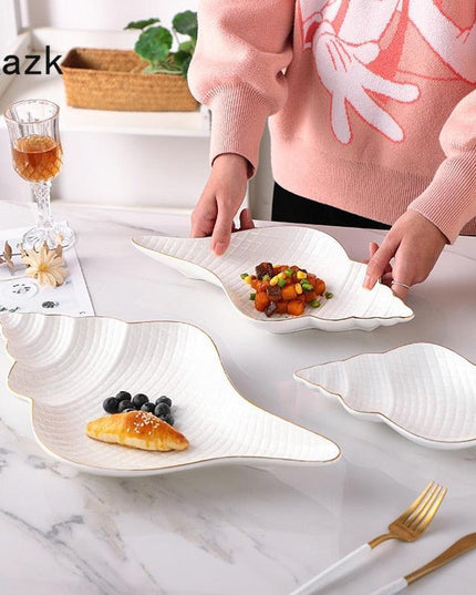 Sophisticated Nordic Conch Shell Ceramic Dinner Plates with Stunning Gold Accents
