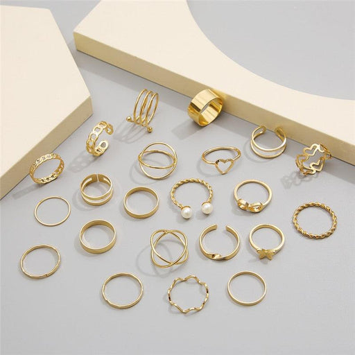 Golden Heart Ring Collection: Vintage Sophistication & Modern Appeal
 Embrace Elegance with our Golden Heart Ring Collection