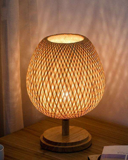 Artisan Crafted Bamboo Rattan Table Lamp - Chic Vintage Chinese Style Lighting for Home Atmosphere