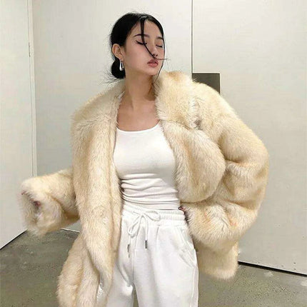 Luxurious Faux Fur Teddy Coat for Winter Chic - Essential Fashion Statement for Modern Women