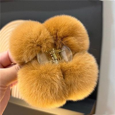 Elegant Plush Rabbit Hairball Shark Clip Claw - Stylish Hair Accessory