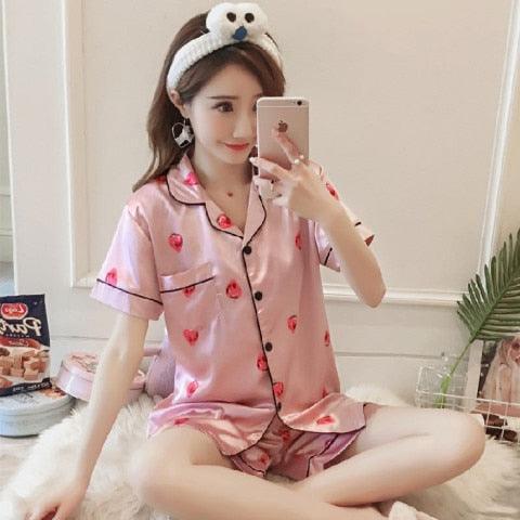 Sleek Leopard Pattern Cozy Lounge Ensemble: Stylish Comfort for Today’s Woman
