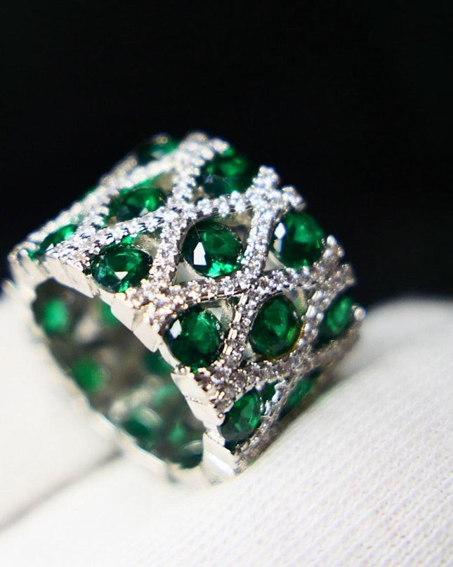 Elegant Tri-Gemstone Ring: Opulent 18K White Gold Plating