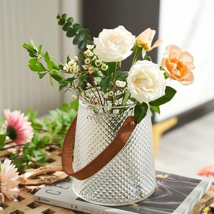 Retro Glass Vase: Elegant Home Décor Accent - Stylish Hydroponic Flower Display