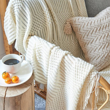 Chic Nordic Knitted Throw Blanket with Stylish Tassels - Essential Cozy Piece for Elegant Interiors