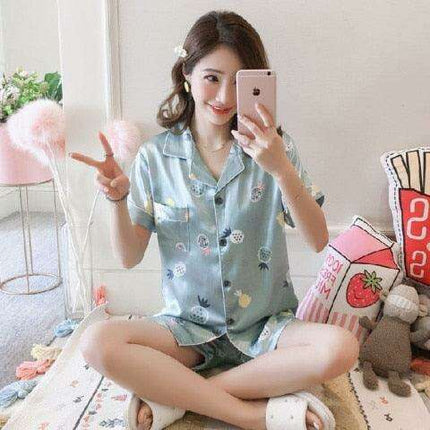 Sleek Leopard Pattern Cozy Lounge Ensemble: Stylish Comfort for Today’s Woman