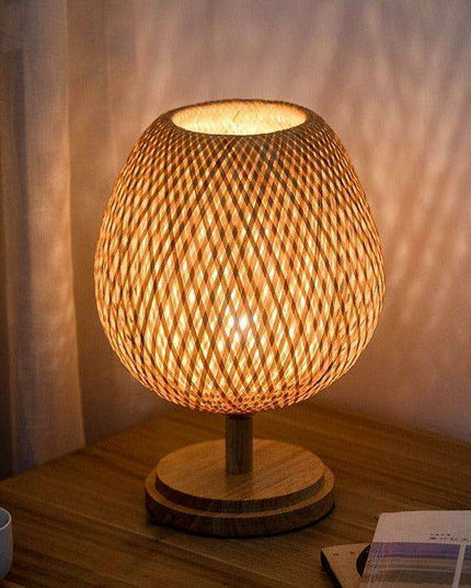 Artisan Crafted Bamboo Rattan Table Lamp - Chic Vintage Chinese Style Lighting for Home Atmosphere