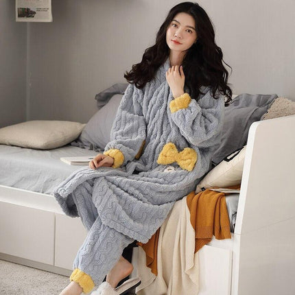 Cozy Elegance: Plush Coral Velvet Women's Bathrobe for Winter Relaxation