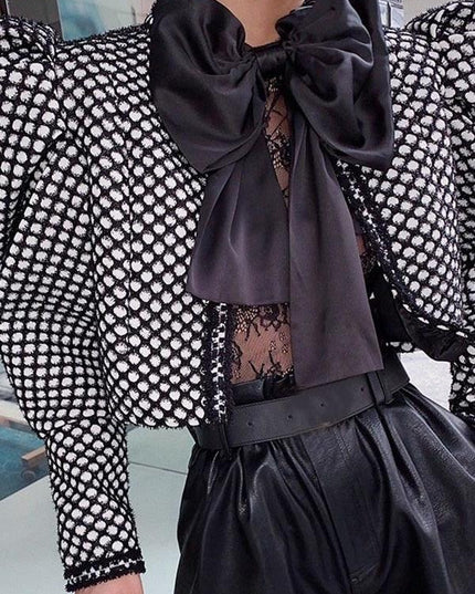 Elegant Plaid Ruched Coat: A Fashion Statement for the Discerning Trendsetter