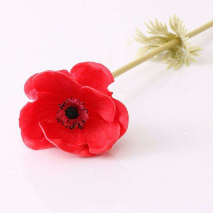 Luxe Silk Poppy Ensemble: A Touch of Elegance for Stunning Ambiances