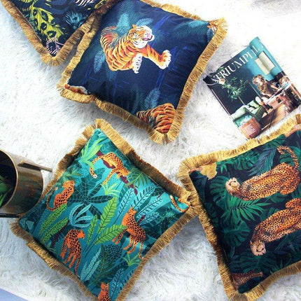 Safari Luxe Jungle-Inspired Throw Pillow Covers: Nature's Wild Aesthetics - Très Elite