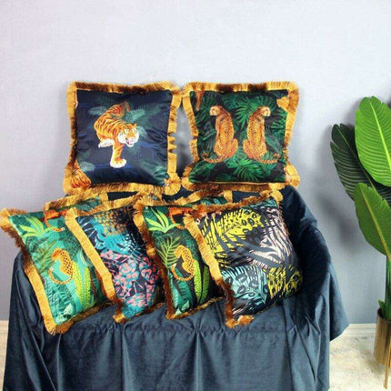 Safari Luxe Jungle-Inspired Throw Pillow Covers: Nature's Wild Aesthetics - Très Elite
