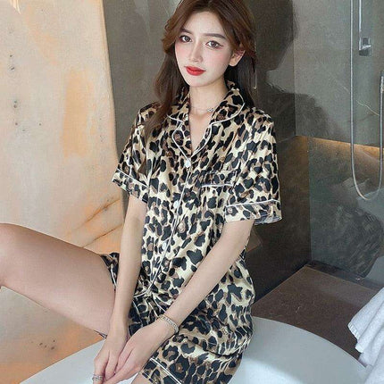 Sleek Leopard Pattern Cozy Lounge Ensemble: Stylish Comfort for Today’s Woman