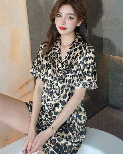 Sleek Leopard Pattern Cozy Lounge Ensemble: Stylish Comfort for Today’s Woman