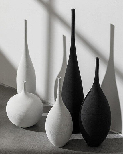 Elegant Artisan: Distinctive Black and White Handmade Ceramic Vase