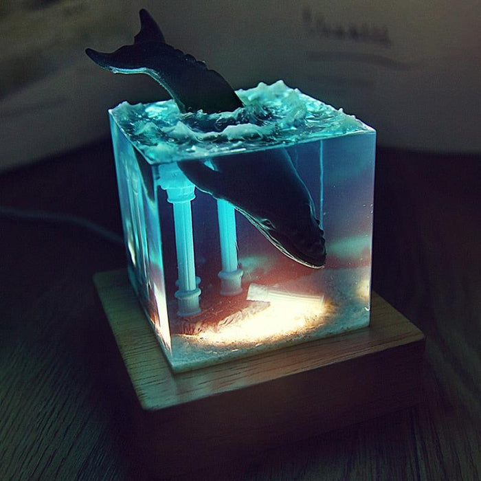 Resin Marine Animal Ornament - Illuminated Shark Diver Ocean Whale Decor Desktop Lamp with USB LED Night Light