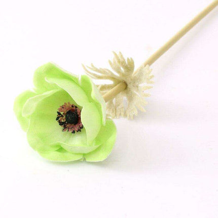 Luxe Silk Poppy Ensemble: A Touch of Elegance for Stunning Ambiances