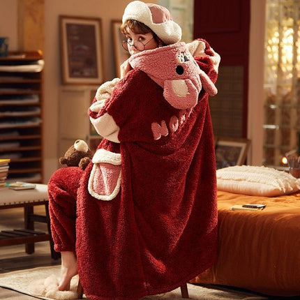 Cozy Elegance: Plush Coral Velvet Women's Bathrobe for Winter Relaxation