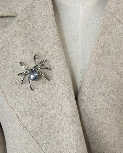Chic Spider Brooch: Unisex Fashion Statement Accessory