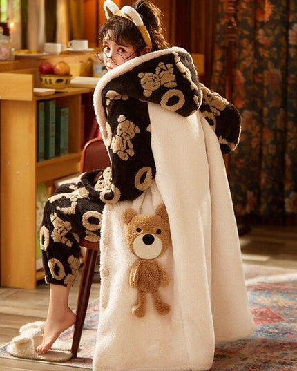 Cozy Elegance: Plush Coral Velvet Women's Bathrobe for Winter Relaxation