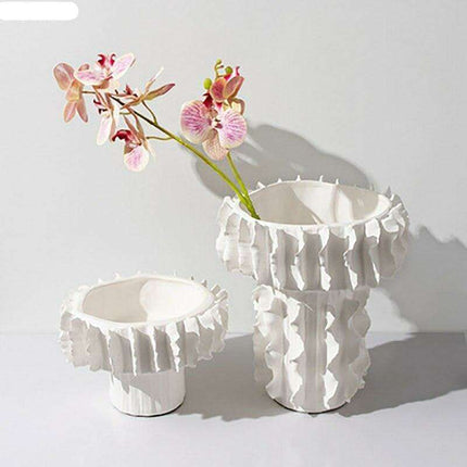 Elegant Thread-Design Ceramic Vase - Chic Accent for Home and Office Decor