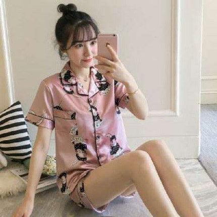 Sleek Leopard Pattern Cozy Lounge Ensemble: Stylish Comfort for Today’s Woman