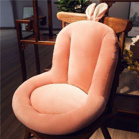 Cozy Bay Window Reading Chair for Enhanced Bedroom Comfort