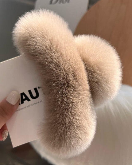 Luxurious Plush Faux Fur Rabbit Hair Claw Clip: Fashionable Hair Accessory for Modern Women