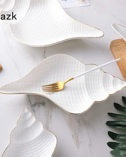 Sophisticated Nordic Conch Shell Ceramic Dinner Plates with Stunning Gold Accents