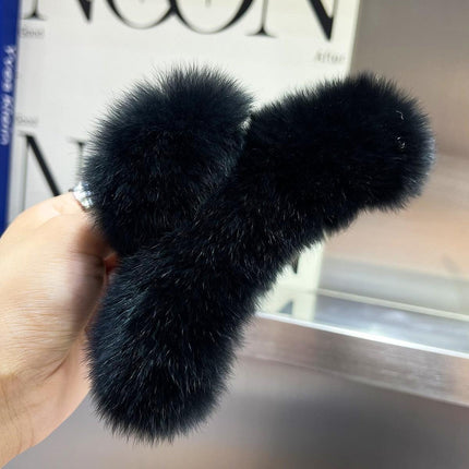 Luxurious Plush Faux Fur Rabbit Hair Claw Clip: Fashionable Hair Accessory for Modern Women