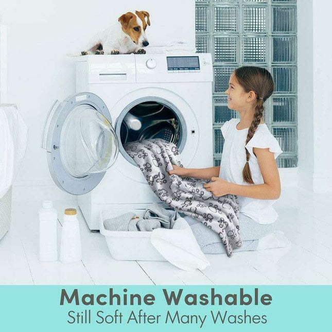 Paw Print Haven: The Ultimate Cozy Blanket for Your Furry Friend