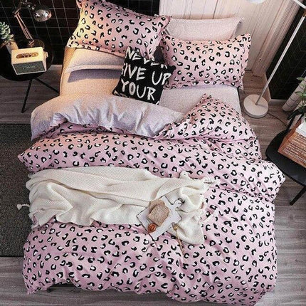 Serene Slumber Set: Elegant Printed Duvet and Pillowcase Ensemble for Ultimate Comfort - Très Elite