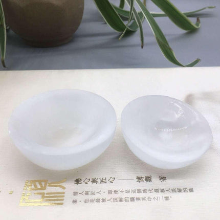 Serenity Selenite Crystal Bowl - Handcrafted Gemstone for Healing and Meditation